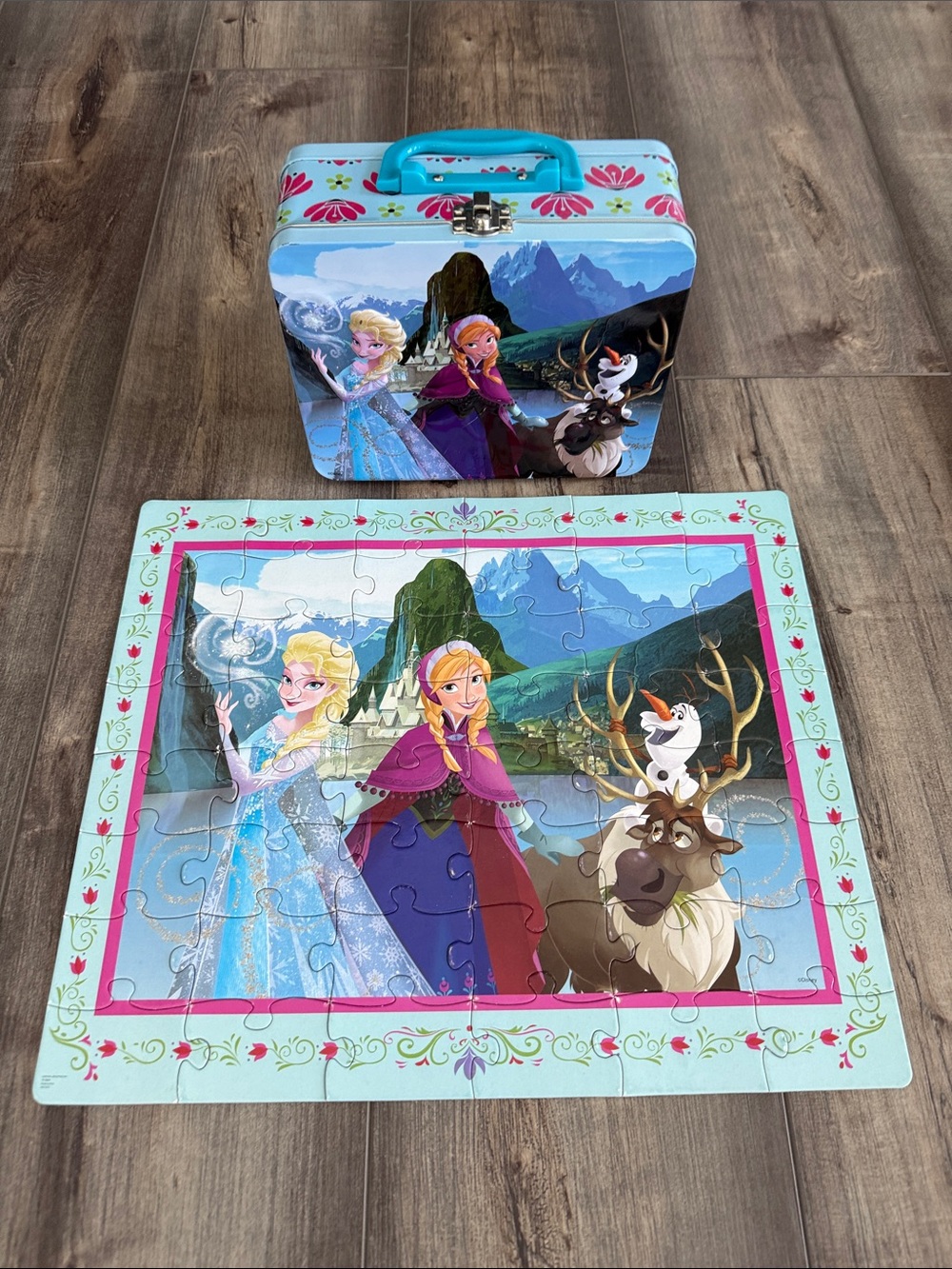 48 piece Frozen puzzle and tin lunch case holder